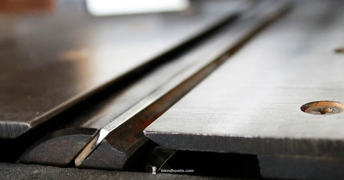 Clean Blender Blades - BlendHowTo